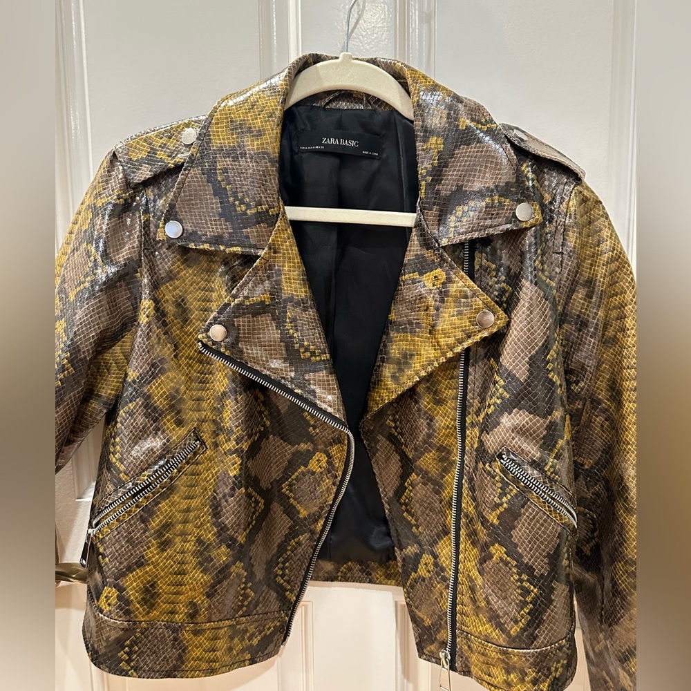 Zara Women's Short Snake Print Faux Leather Jacket Size M